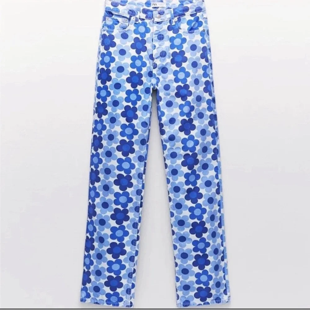 ZARA Blue/White High Waisted Straight Leg Floral Print Jeans size 6 EUC - Picture 3 of 11